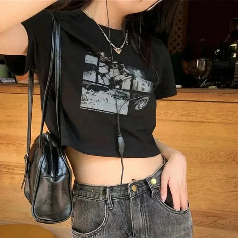 Black Graphic Cotton Crop Top – Trendy T-Shirt for Women