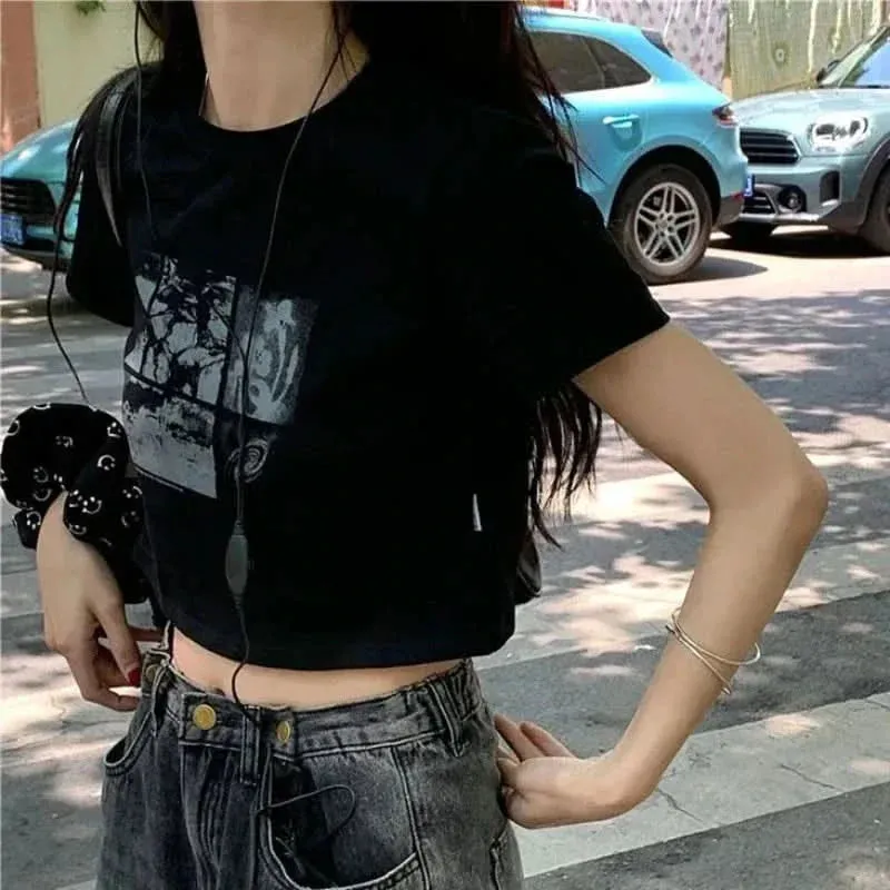 Black Graphic Cotton Crop Top – Trendy T-Shirt for Women