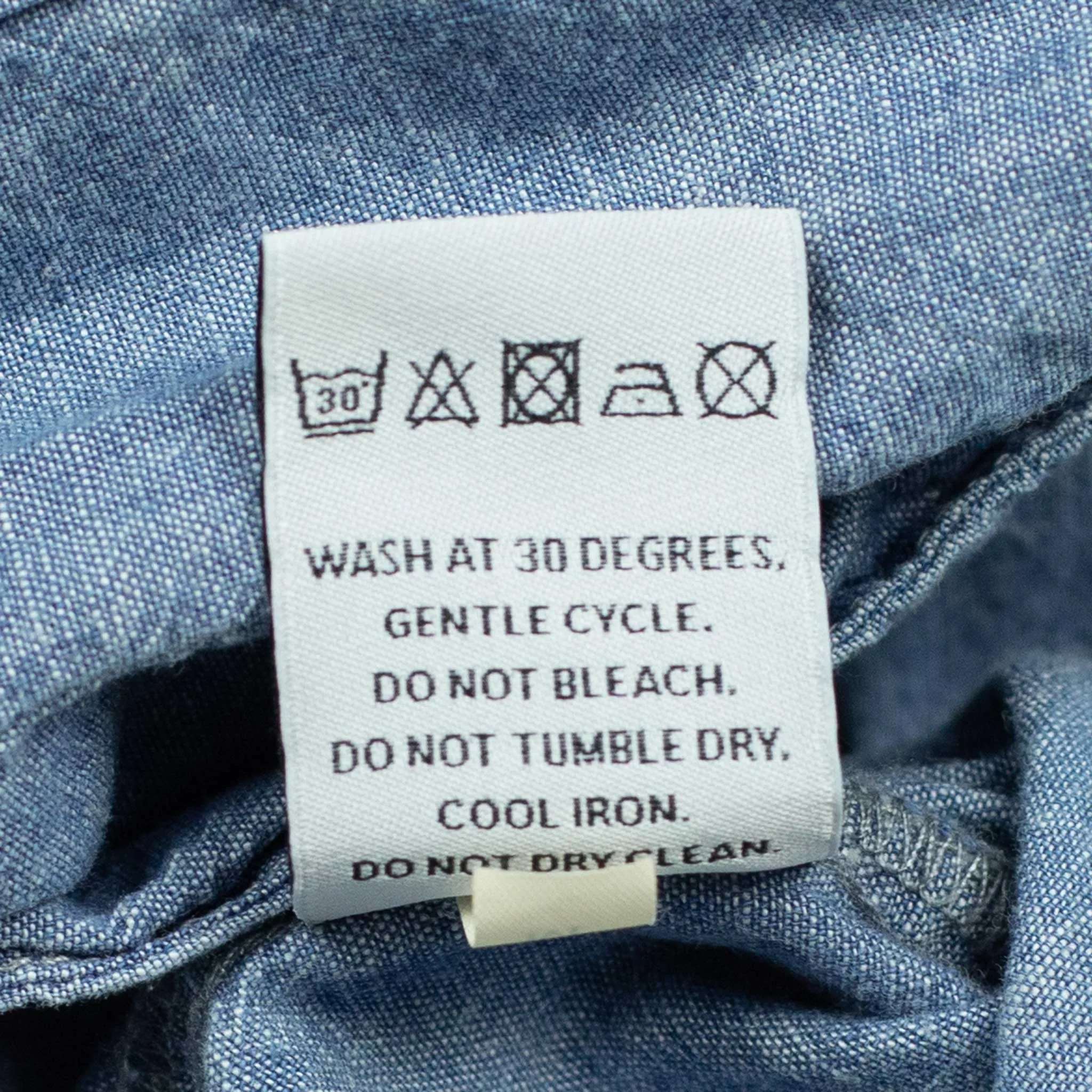 Easy shorts in light blue cotton chambray