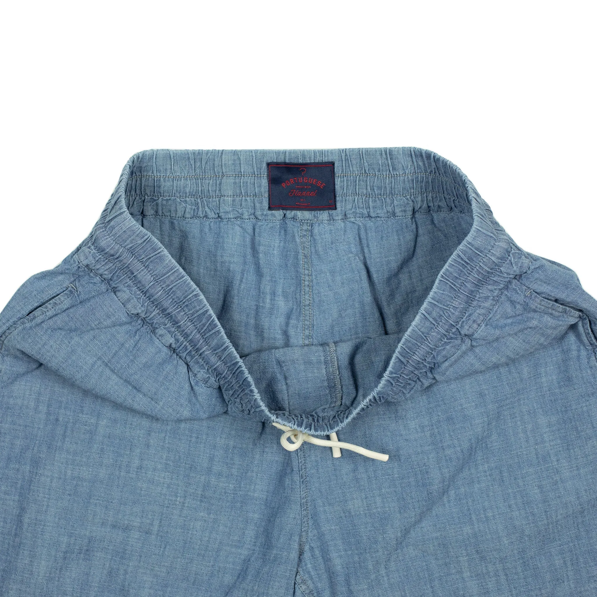 Easy shorts in light blue cotton chambray