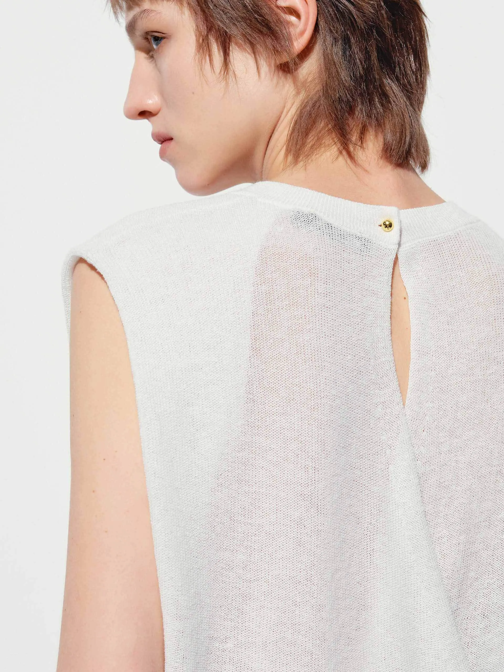 Round Neck Sleeveless Top
